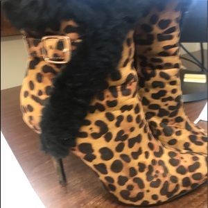 Anne Michelle, Women size 8 Leopard Printed Booties.